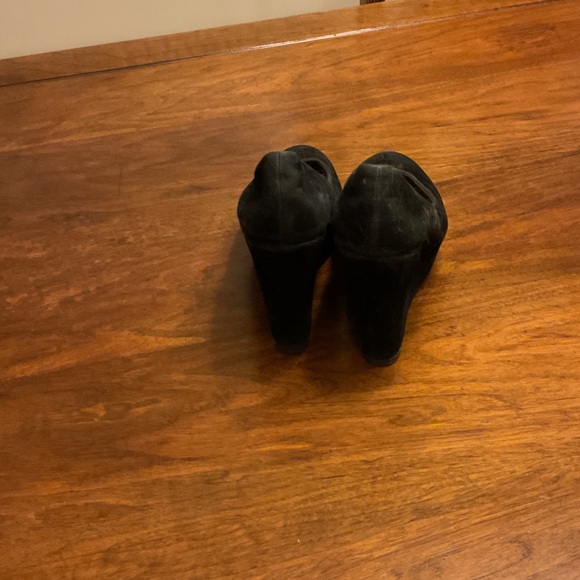 Elegant Black Suede Wedge Shoes - Picture 2 of 4